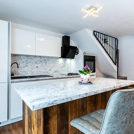 Melek Holiday home Stivan